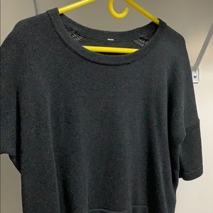 Short sleeved crop sweater